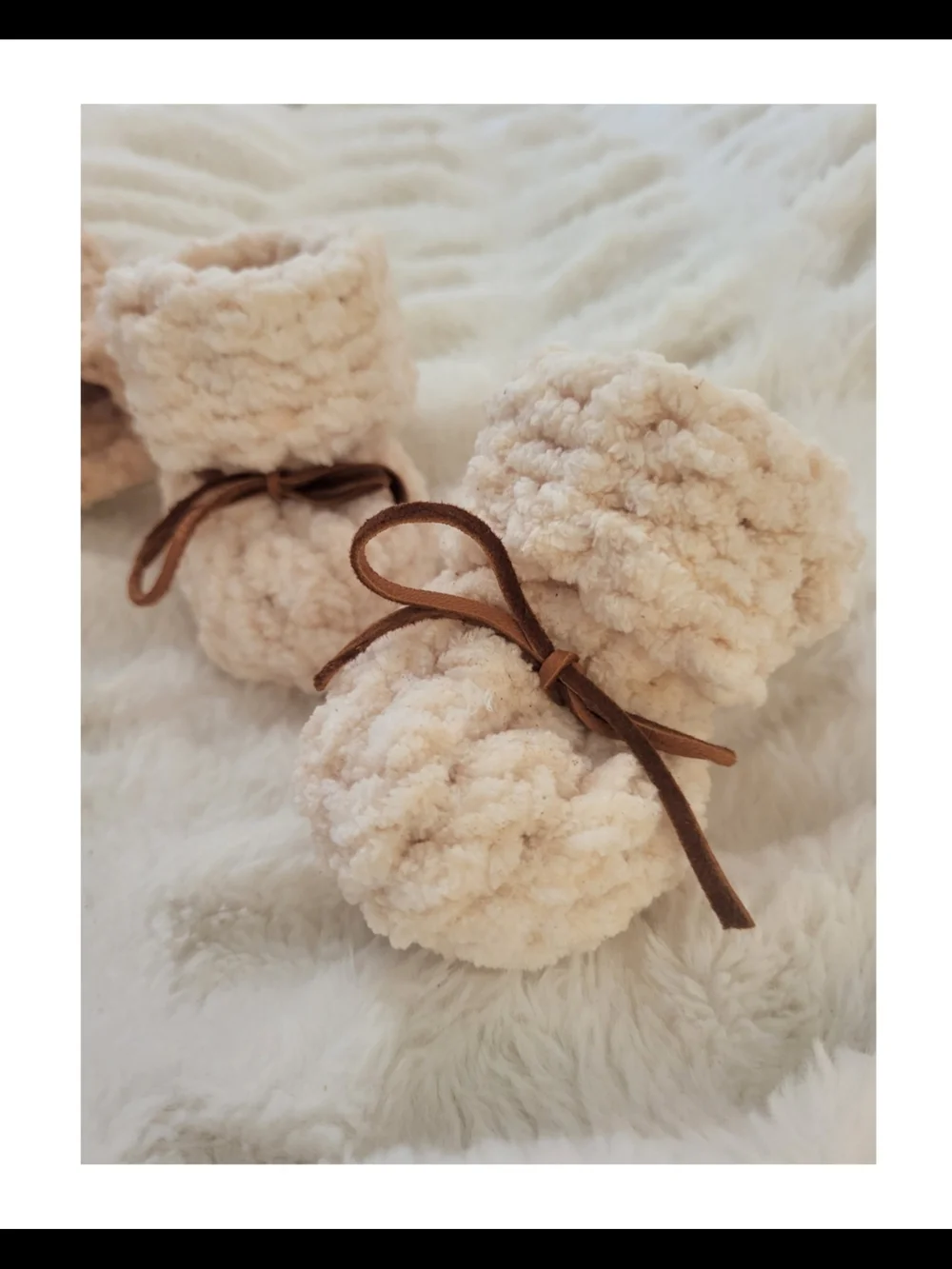 Cream Knit Baby Hat with Brown Leather Ties – Cozy Newborn Beanie Gift-Boxed Set